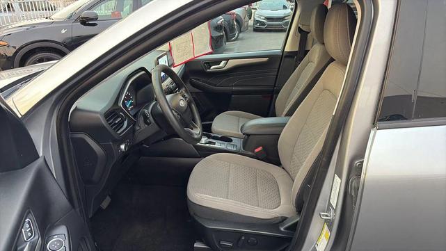Photo of 2021 Iconic Silver Metallic Ford Escape