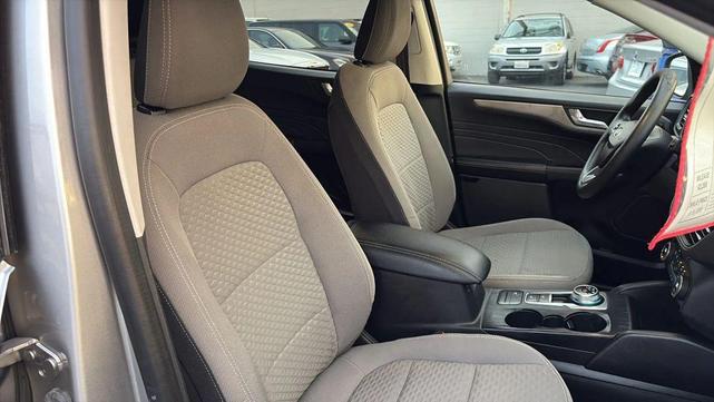 Photo of 2021 Iconic Silver Metallic Ford Escape