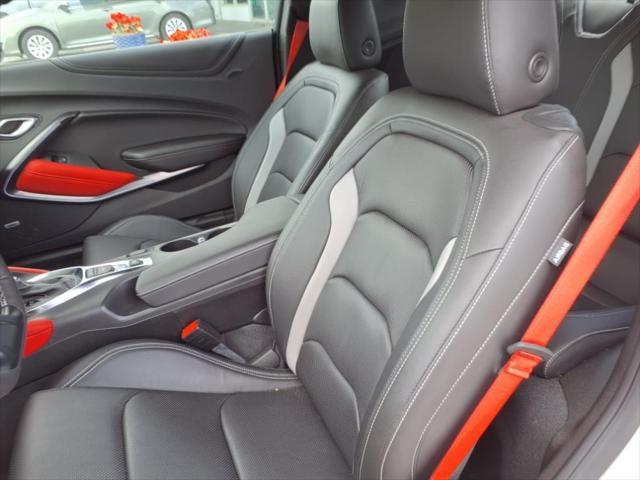 Photo of 2024 Summit White Chevrolet Camaro