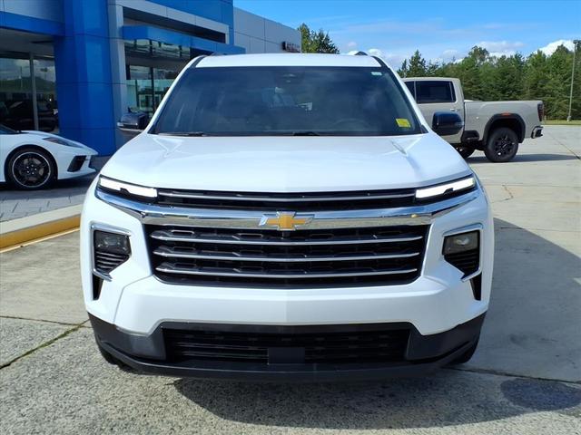 Photo of 2025 Summit White Chevrolet Traverse