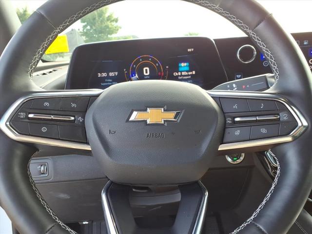 Photo of 2025 Summit White Chevrolet Traverse