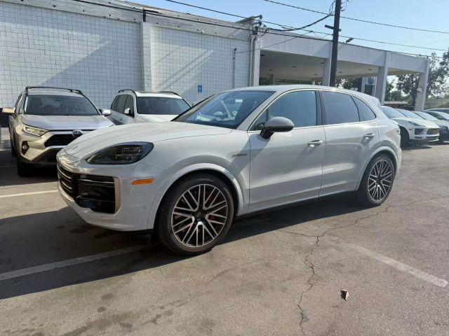Photo of 2025 Chalk Porsche Cayenne E-Hybrid