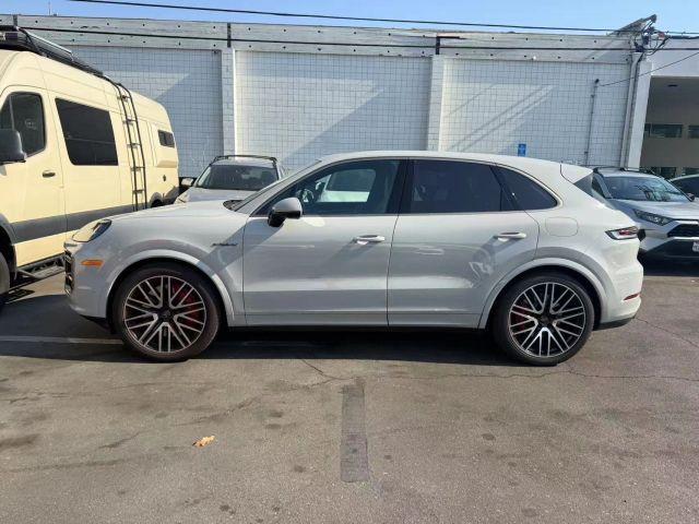 Photo of 2025 Chalk Porsche Cayenne E-Hybrid