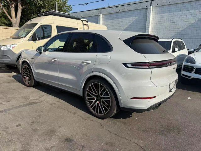 Photo of 2025 Chalk Porsche Cayenne E-Hybrid