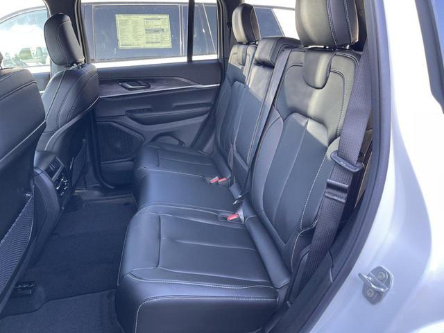 Photo of 2025 Bright White CL Jeep Grand Cherokee