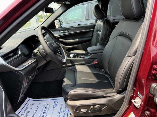 Photo of 2025 Velvet Red Pear Jeep Grand Cherokee