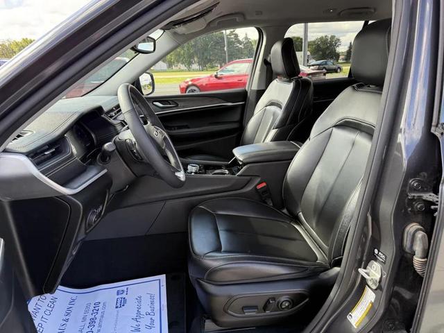 Photo of 2023 Baltic Gray Metallic Clearcoat Jeep Grand Cherokee