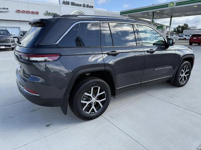 Photo of 2023 Baltic Gray Metallic Clearcoat Jeep Grand Cherokee