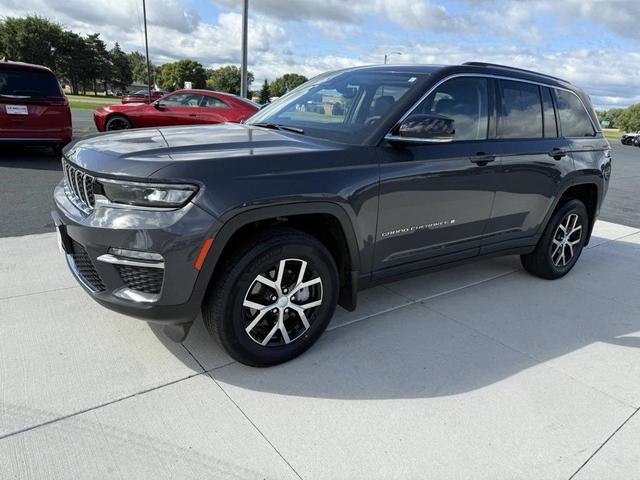 Photo of 2023 Baltic Gray Metallic Clearcoat Jeep Grand Cherokee