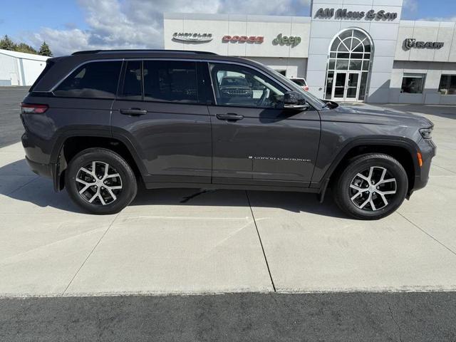 Photo of 2023 Baltic Gray Metallic Clearcoat Jeep Grand Cherokee