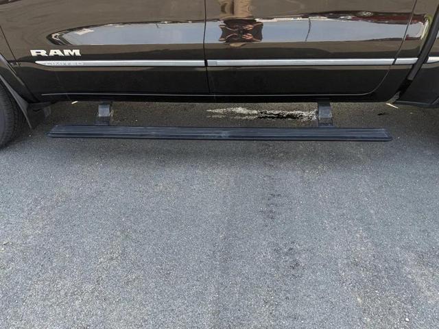 Photo of 2020 Diamond Black Crystal Pearlcoat RAM 1500