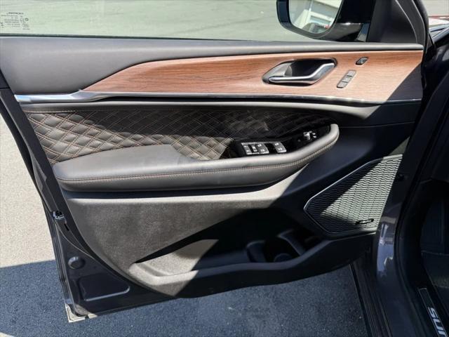 Photo of 2025 Baltic Gray Metallic Clearcoat Jeep Grand Cherokee
