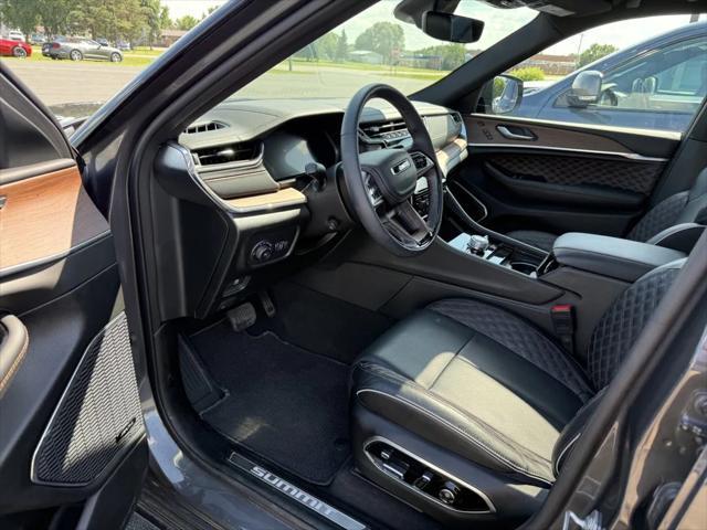 Photo of 2025 Baltic Gray Metallic Clearcoat Jeep Grand Cherokee