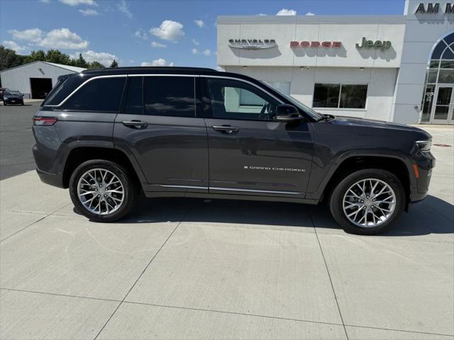 Photo of 2025 Baltic Gray Metallic Clearcoat Jeep Grand Cherokee