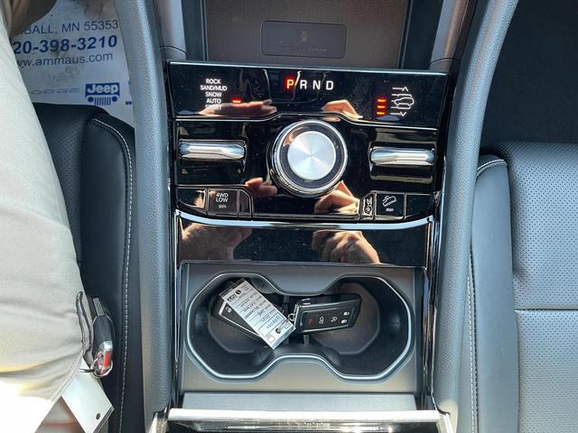 Photo of 2025 Bright White Clearcoat Jeep Grand Cherokee L