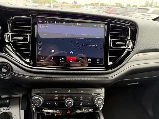 Photo of 2022 White Knuckle Clearcoat Dodge Durango