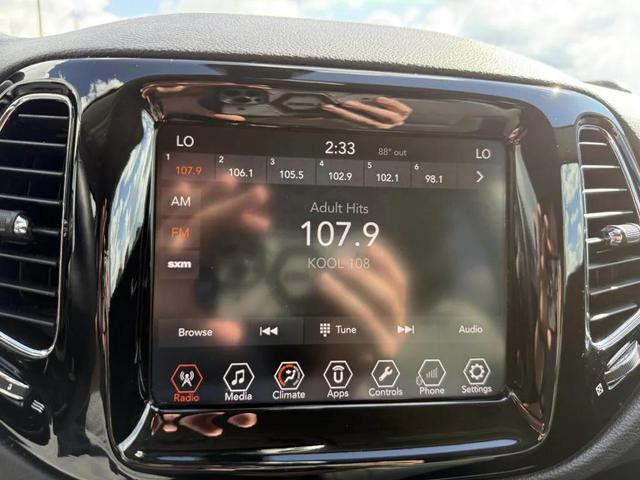 Photo of 2018 White Clearcoat Jeep Compass