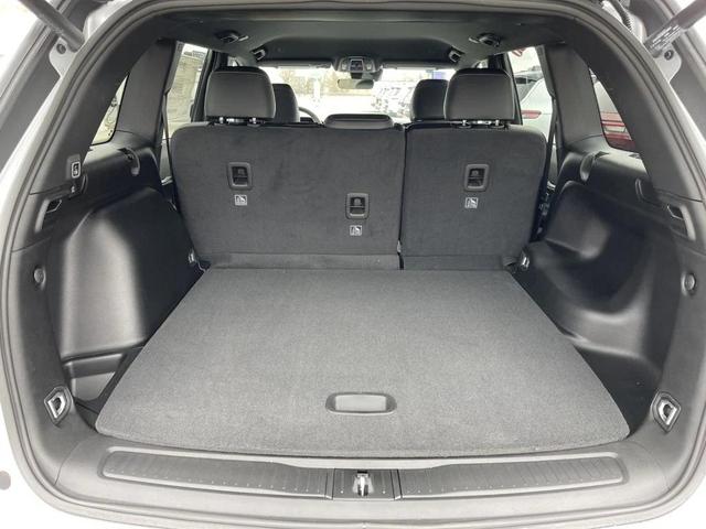 Photo of 2025 Silver Zynith Jeep Grand Cherokee