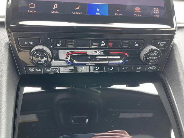 Photo of 2025 Silver Zynith Jeep Grand Cherokee