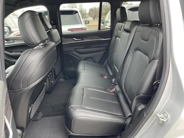 Photo of 2025 Silver Zynith Jeep Grand Cherokee