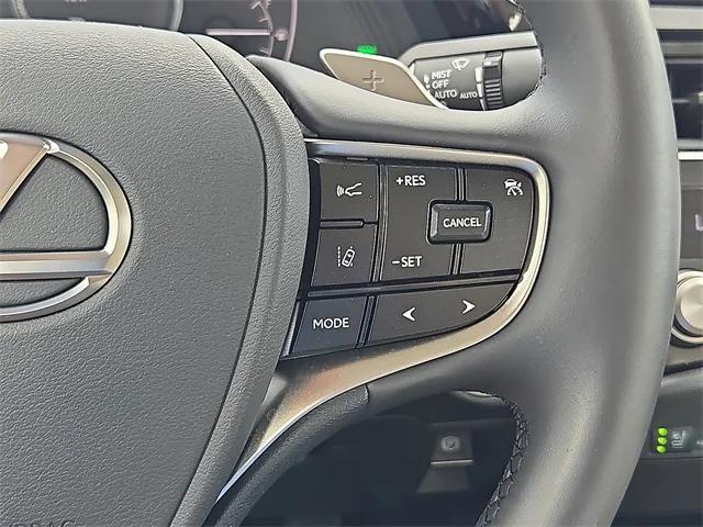 Photo of 2024 Eminent White Pearl Lexus ES 300h