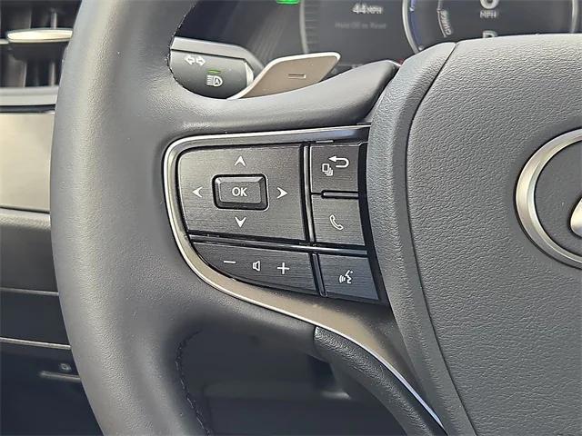 Photo of 2024 Eminent White Pearl Lexus ES 300h