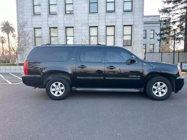 Photo of 2014 Black GMC Yukon