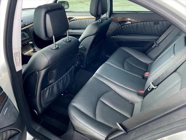 Photo of 2009 Silver Mercedes-Benz E-Class