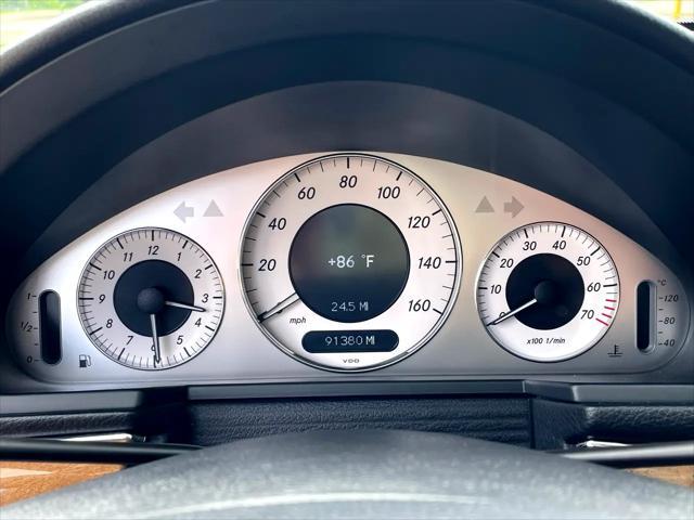 Photo of 2009 Silver Mercedes-Benz E-Class