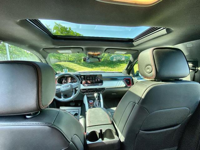 Photo of 2024 Summit White GMC Canyon