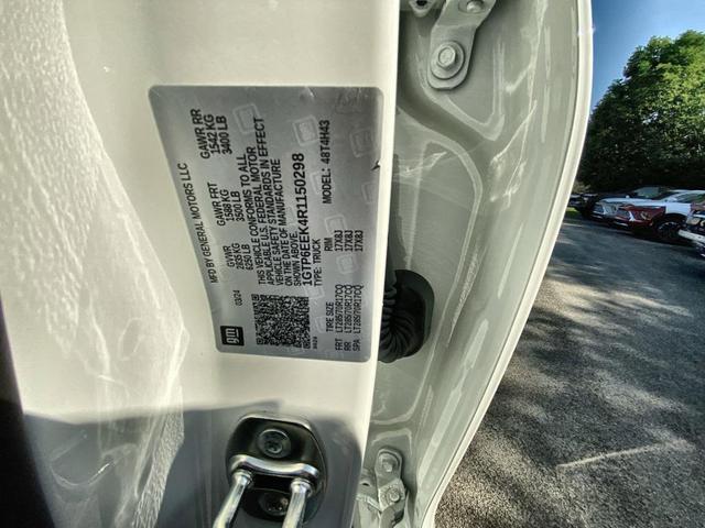 Photo of 2024 Summit White GMC Canyon