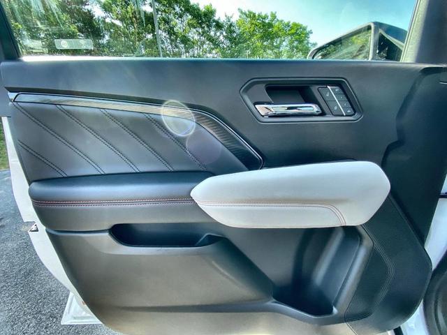 Photo of 2024 Summit White GMC Canyon