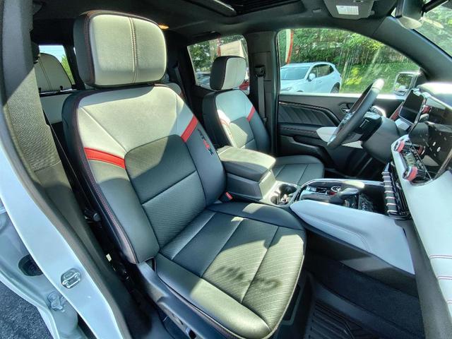 Photo of 2024 Summit White GMC Canyon
