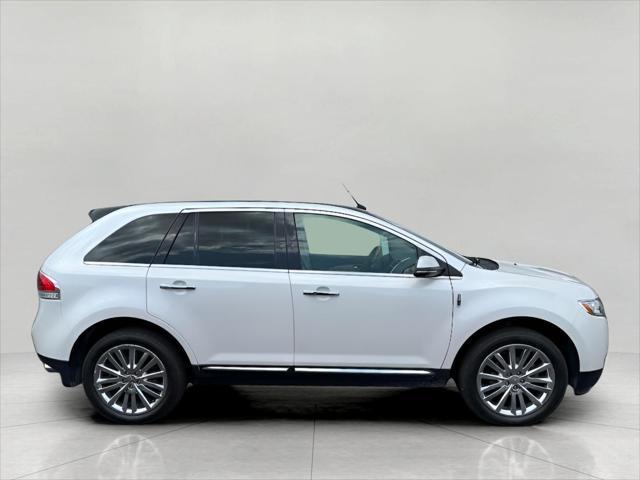 Photo of 2015 White Platinum Metallic Tri-Coat Lincoln MKX