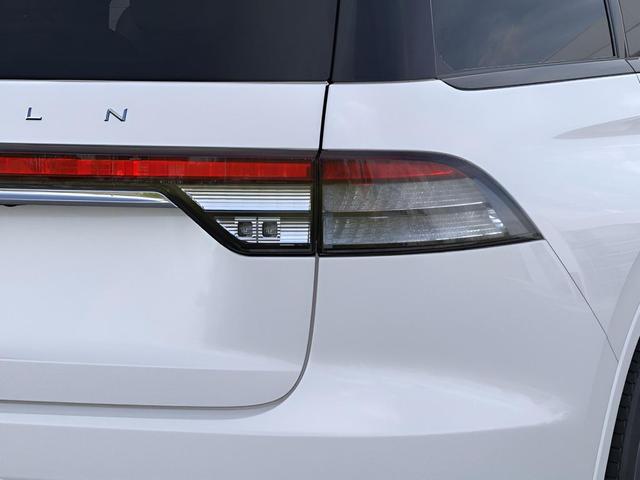 Photo of 2025 Pristine White Metallic Tri-Coat Lincoln Aviator