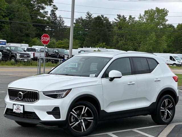 Photo of 2025 Crystal White Pearl Volvo XC40