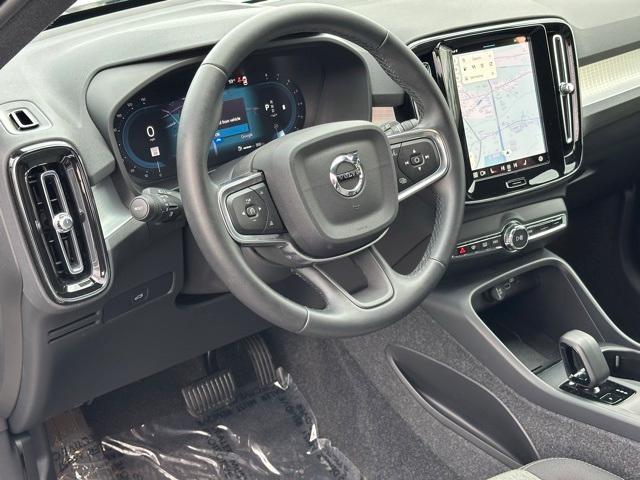 Photo of 2025 Crystal White Pearl Volvo XC40