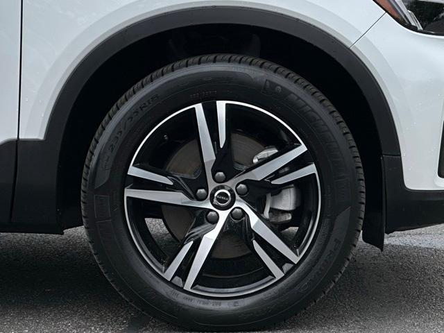 Photo of 2025 Crystal White Pearl Volvo XC40