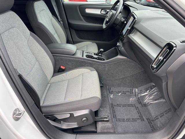 Photo of 2025 Crystal White Pearl Volvo XC40