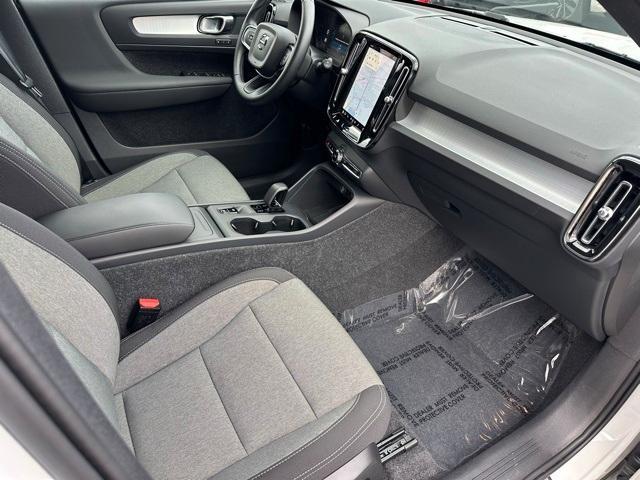 Photo of 2025 Crystal White Pearl Volvo XC40