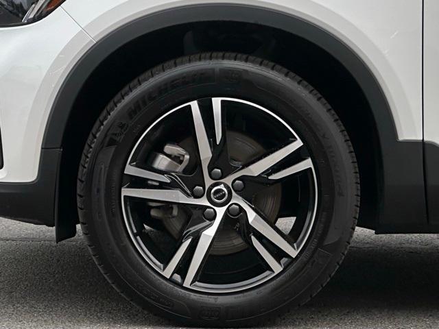 Photo of 2025 Crystal White Pearl Volvo XC40