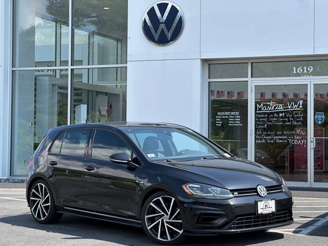 Photo of 2019 Deep Black Pearl Effect Volkswagen Golf R