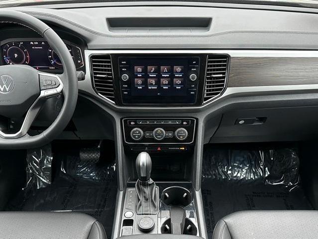 Photo of 2021 Deep Black Pearl Effect Volkswagen Atlas