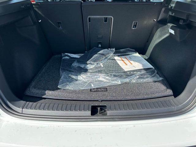 Photo of 2025 Pure White Volkswagen Taos
