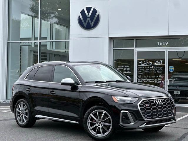Photo of 2022 Mythos Black Metallic Audi SQ5