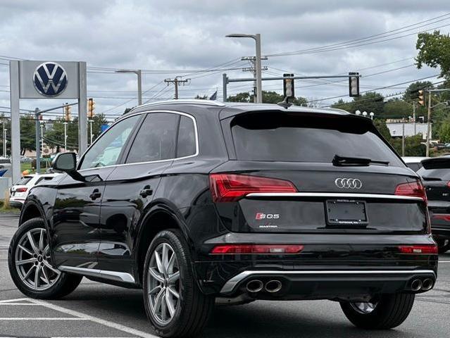 Photo of 2022 Mythos Black Metallic Audi SQ5