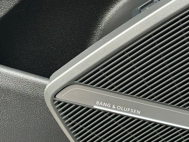 Photo of 2022 Mythos Black Metallic Audi SQ5