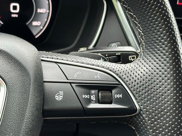 Photo of 2022 Mythos Black Metallic Audi SQ5