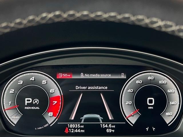 Photo of 2022 Mythos Black Metallic Audi SQ5