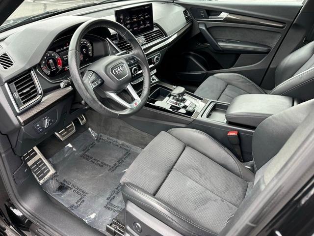 Photo of 2022 Mythos Black Metallic Audi SQ5